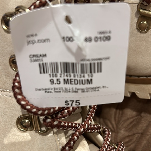 SJB Lakeline Cream ankle boot lug sole nwt 9.5 med - Picture 5 of 8